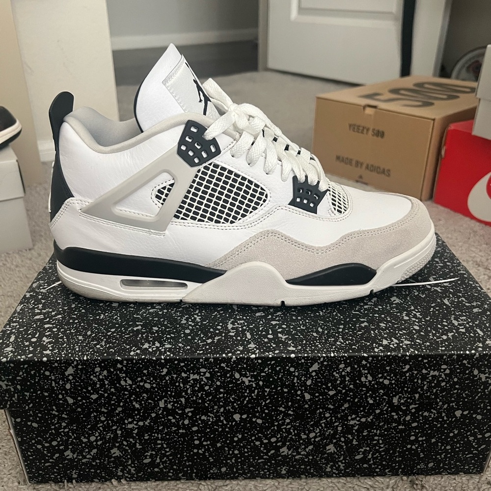 Nike Air Jordan 4 Retro 'Military Black'